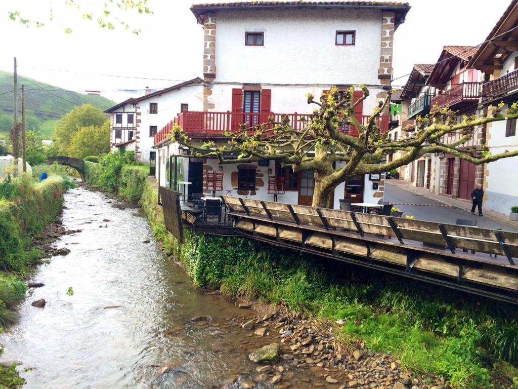 Hostal Auzoa Bera  Εξωτερικό φωτογραφία